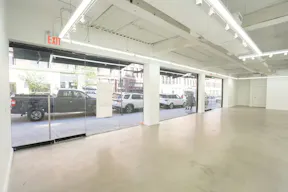 Wide-Frontage Retail Floor in SoHo, New York - Image 1