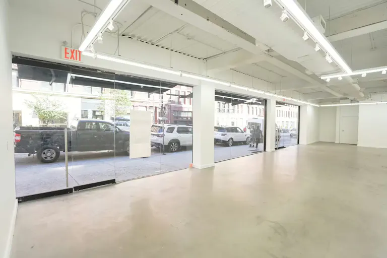 Wide-Frontage Retail Floor in SoHo, New York - Image 1