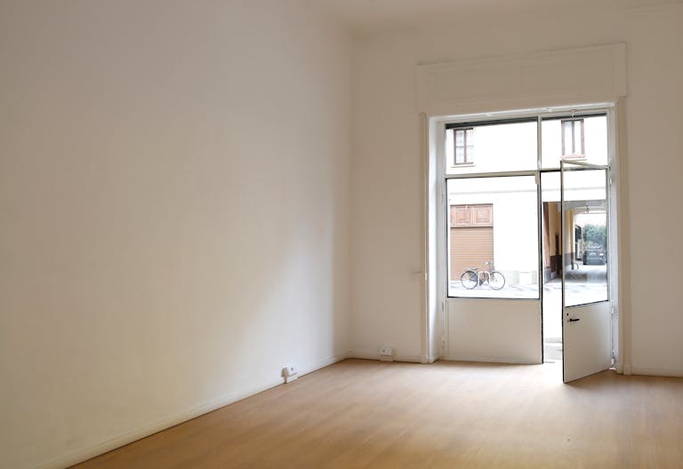 POP UP SPACE Gola Art Gallery Milano Navigli - Image 2