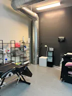 Spacious Boutique in Albany Park - Image 7