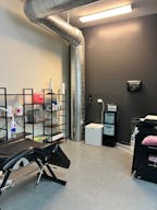 Spacious Boutique in Albany Park - Image 7