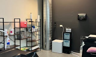 Spacious Boutique in Albany Park - Image 7