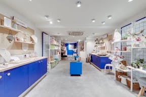 Superb Boutique - Prime Location - Bastille District - Image 2