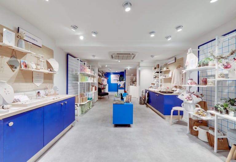 Superb Boutique - Prime Location - Bastille District - Image 2