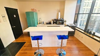 Entire Floor in SOHO with 2 extra rooms! - Image 68