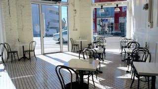 Charming Paris & NYC style cafe - Image 8