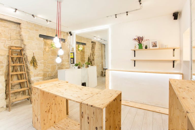 Chic Boutique in Montmartre - Image 3