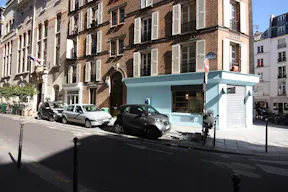 Debelleyme Boutique Ephémère with high exposure - Image 3