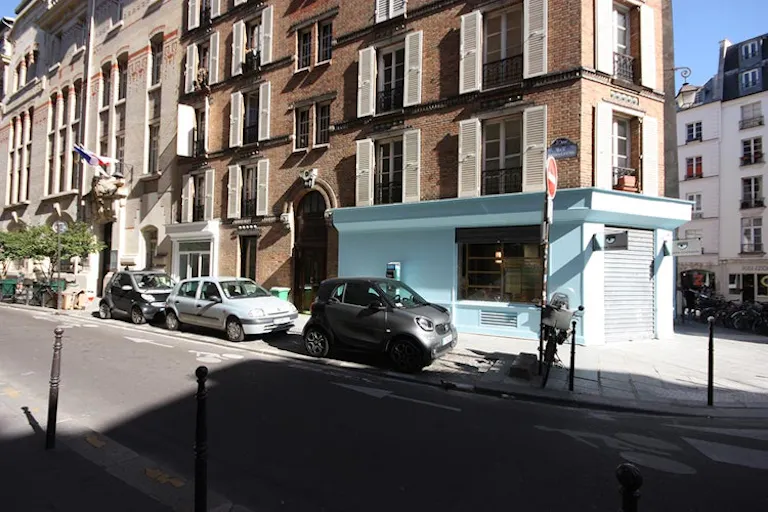 Debelleyme Boutique Ephémère with high exposure - Image 3