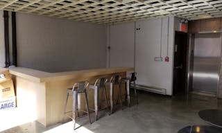 Beautiful Bar Open To New Tenants - Image 9