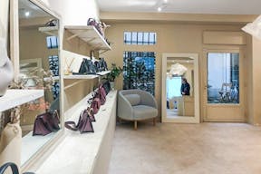 Charming Boutique Shop in Le Marais - Image 3