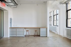 7500 sqft Bright West Soho Studios - Image 31
