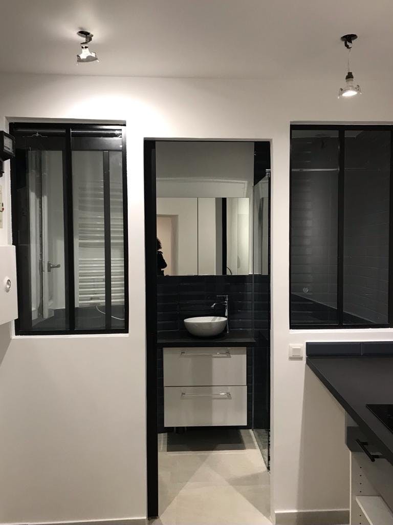 Versatile Ground Floor Commercial Space in Paris 4