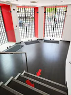 Prime Corner Showroom on Boulevard Saint-Michel - Image 3