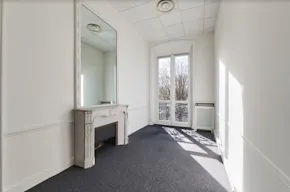 Apartment for Rent - Paris 8th Near Triangle d'Or - Ideal Showroom / Office - Image 15