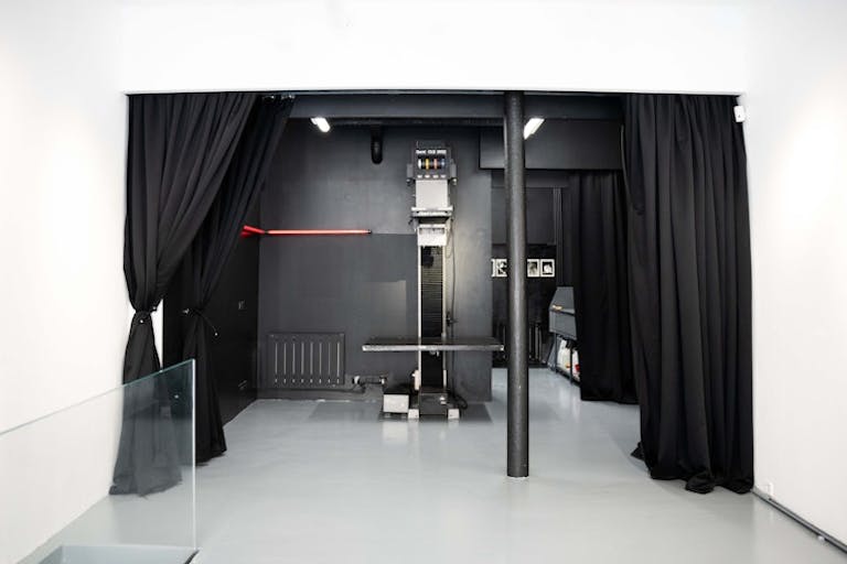 central Marais showroom 50 square meters - Image 2