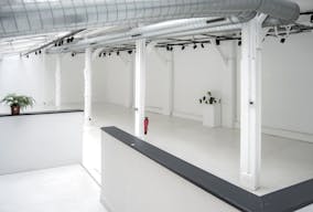 Showroom sous verrière de 200m2, dans le quartier vibrant du 11ème arrondissement. - Image 11