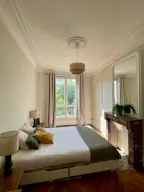 Bel appartement Haussmanien, alliant modernit� et cachet de l'ancien - Image 3
