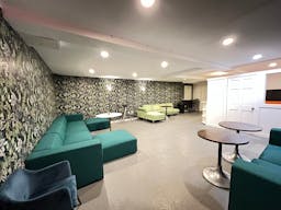 Intimate, Private Luxe Gallery Lounge - Image 9