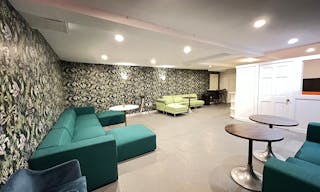 Intimate, Private Luxe Gallery Lounge - Image 9