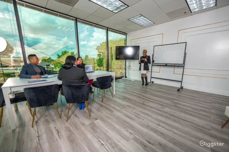 Luxury Office Space On Top Floor ! - Image 3