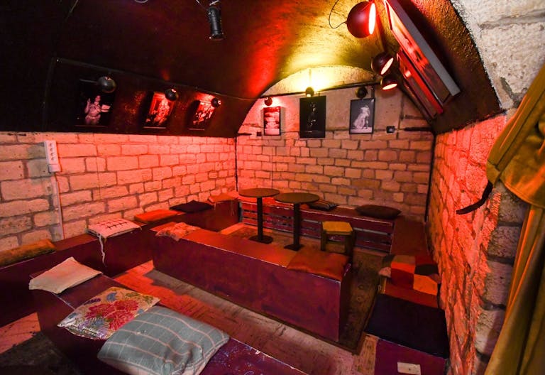 Bar atypique d�cor� par des artistes en plein quartier Montorgueil - Image 3