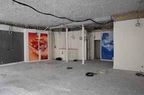 Boutique Shop Busy Area - 8th Arrondissement - Image 3