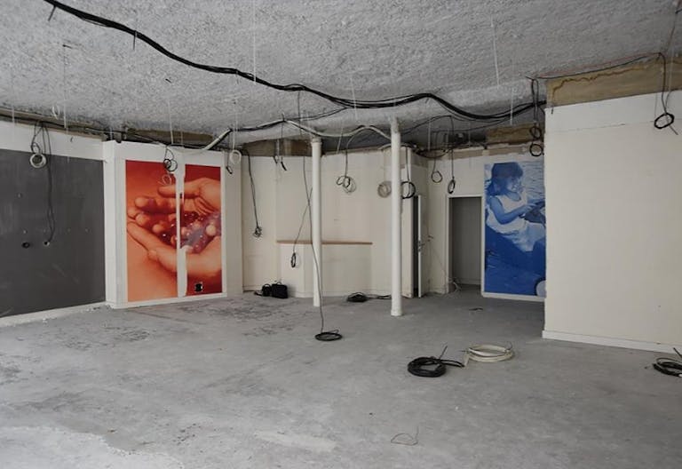 Boutique Shop Busy Area - 8th Arrondissement - Image 3