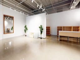 Nice and Bright Pop Up Retail Space - Image 3