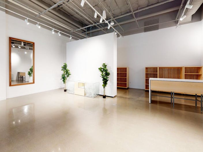 Nice and Bright Pop Up Retail Space - Image 3