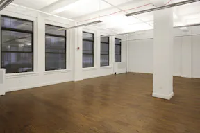 Showroom in Busy Midtown - Image 5