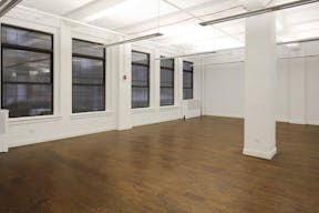 Showroom in Busy Midtown - Image 5