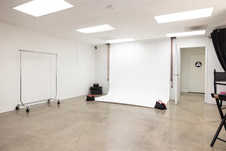 Orange County 600 sq ft Studio - Image 2