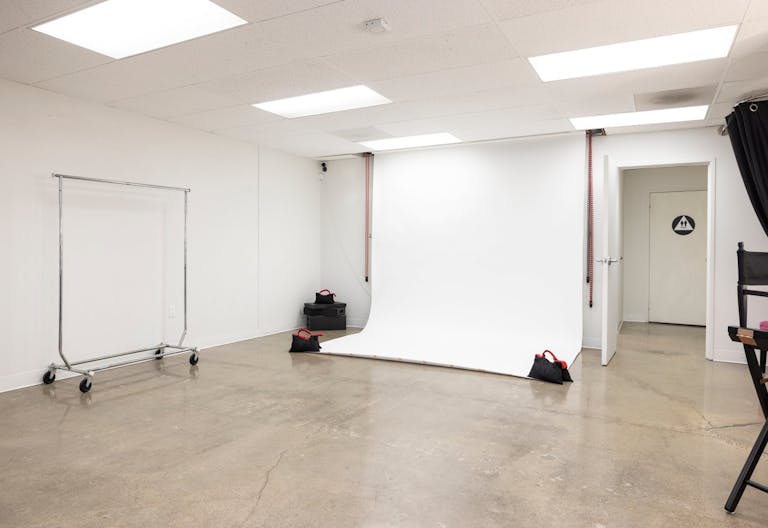 Orange County 600 sq ft Studio - Image 2
