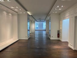 Prime Location Boutique - Triangle d'Or Paris - Image 26