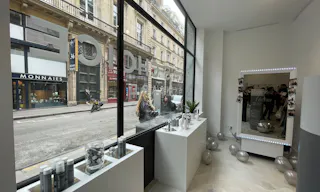 Galerie d'art / showroom / concept store / devanture Monument Historique - Image 10