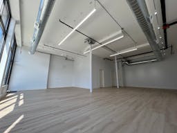 Minimal & Versatile White Wall Gallery Storefront perfect for Art Exhibitions, Pop-Up Shops, and Events - Image 3