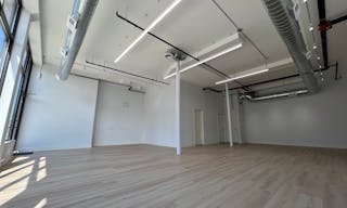 Minimal & Versatile White Wall Gallery Storefront perfect for Art Exhibitions, Pop-Up Shops, and Events - Image 3