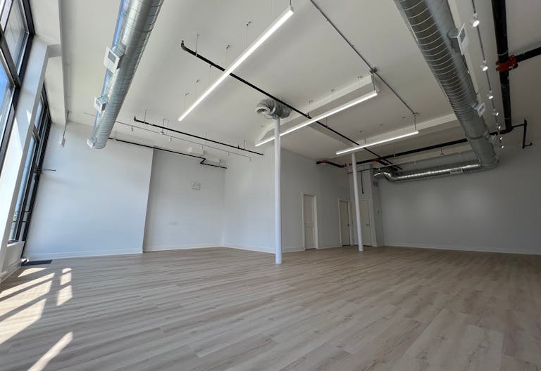 Minimal & Versatile White Wall Gallery Storefront perfect for Art Exhibitions, Pop-Up Shops, and Events - Image 3