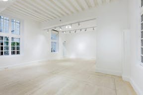 Galerie space on Rue du Temple - Image 1