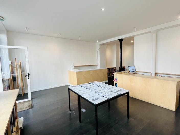 Charmante Galerie à Paris - Image 1