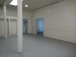 Ground Floor and Window Panel Advertising Space - prime retail pop-up space - Image 9