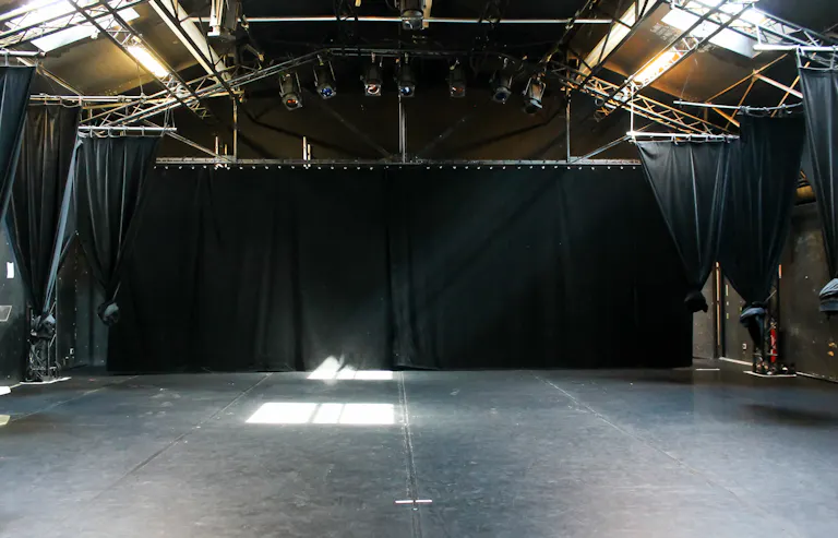 Un théâtre charmant proche de Paris - Image 1