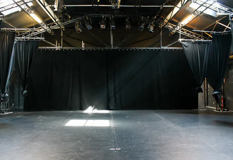Un théâtre charmant proche de Paris - Image 1