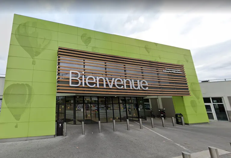 Kiosque de 20m² à louer au sein du centre commercial Carrefour d'Aulnoy-Lez-Valenciennes - Image 0