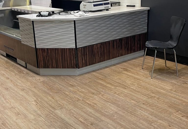 Modern Midtown Restaurant and Bar - Image 4