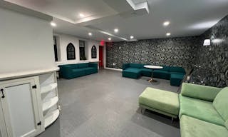 Intimate, Private Luxe Gallery Lounge - Image 4