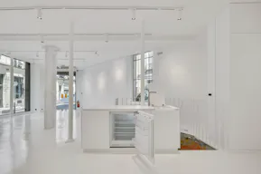 Beautiful space in Le Marais - Image 9