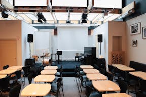 Salle multi-fonction avec sc�ne - Image 1