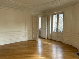 Apartment Showroom in Saint-Germain - Image 4